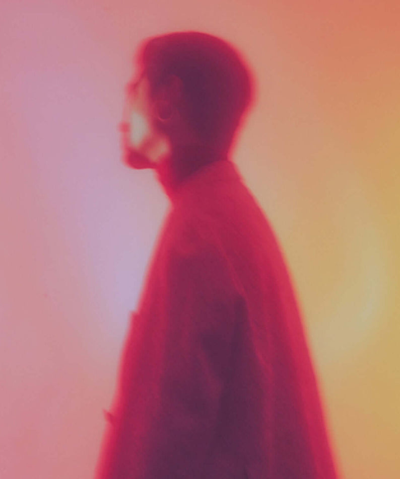 LIM HEONIL - 2nd Album [BREATHE] - Album Kpop : visuel silhouette en néons, ambiance créative et énergique.