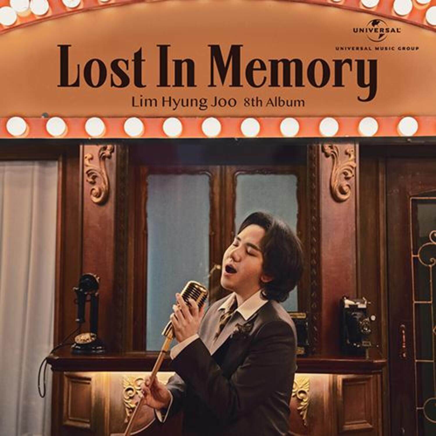 LIM HYUNGJOO - [LOST IN MEMORY] - Album Kpop : couverture orange avec performer chanteur au micro, décor baroque Universa l.