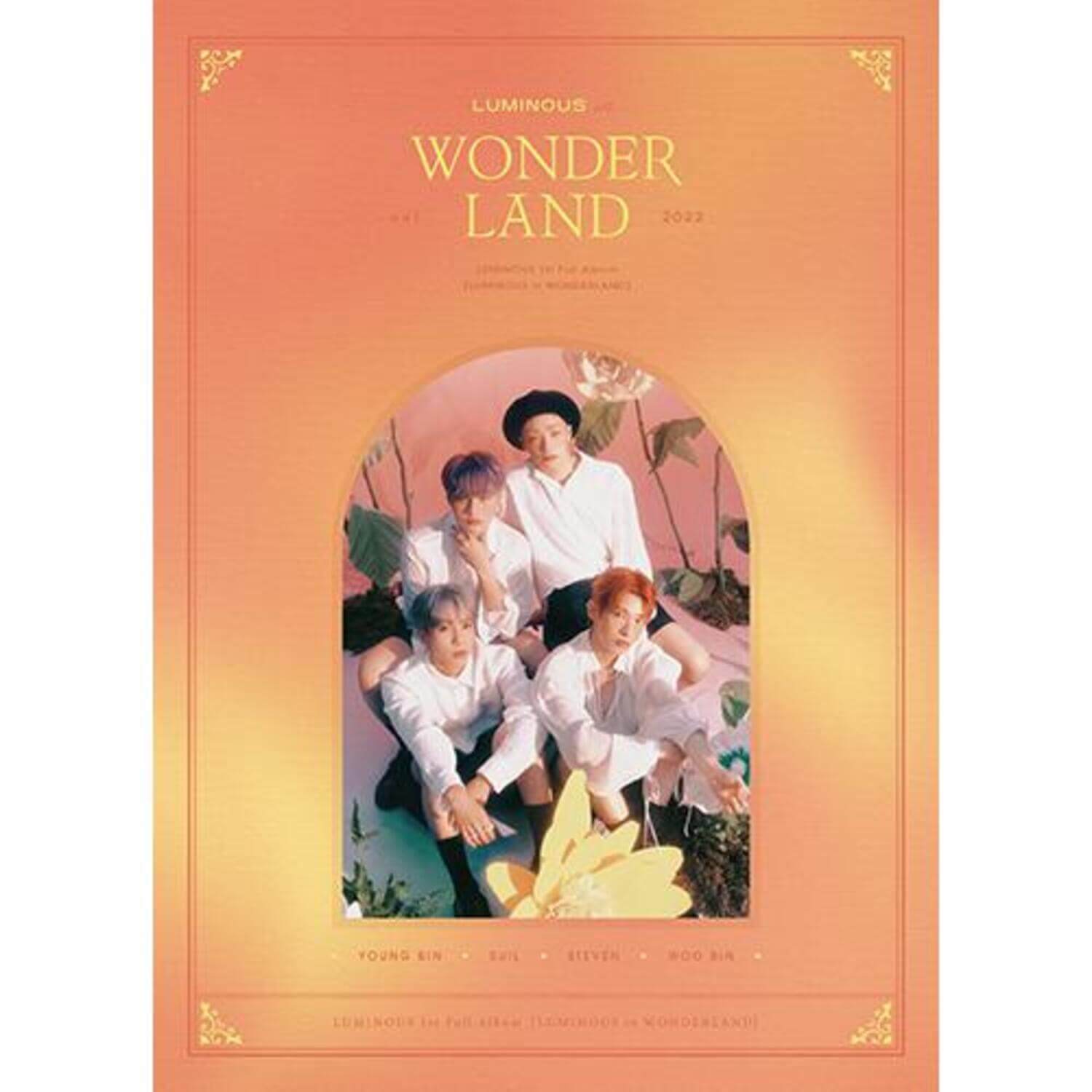 LUMINOUS - [LUMINOUS in WONDERLAND] - Album Kpop : couverture orange avec groupe en décor Wonderland, Kpop LUMINOUS