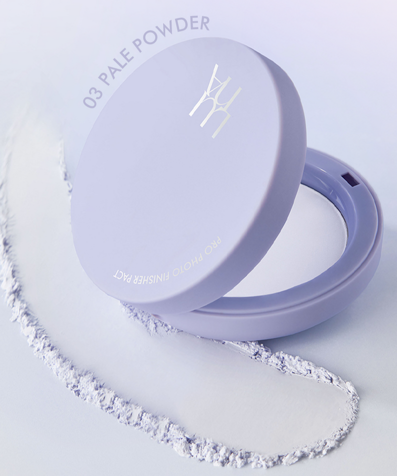 LUNA Pro Photo Finisher Blur Powder Pact 4 Colors LUNA, pact cosmétique sur fond clair, poudre floue en contexte visuel