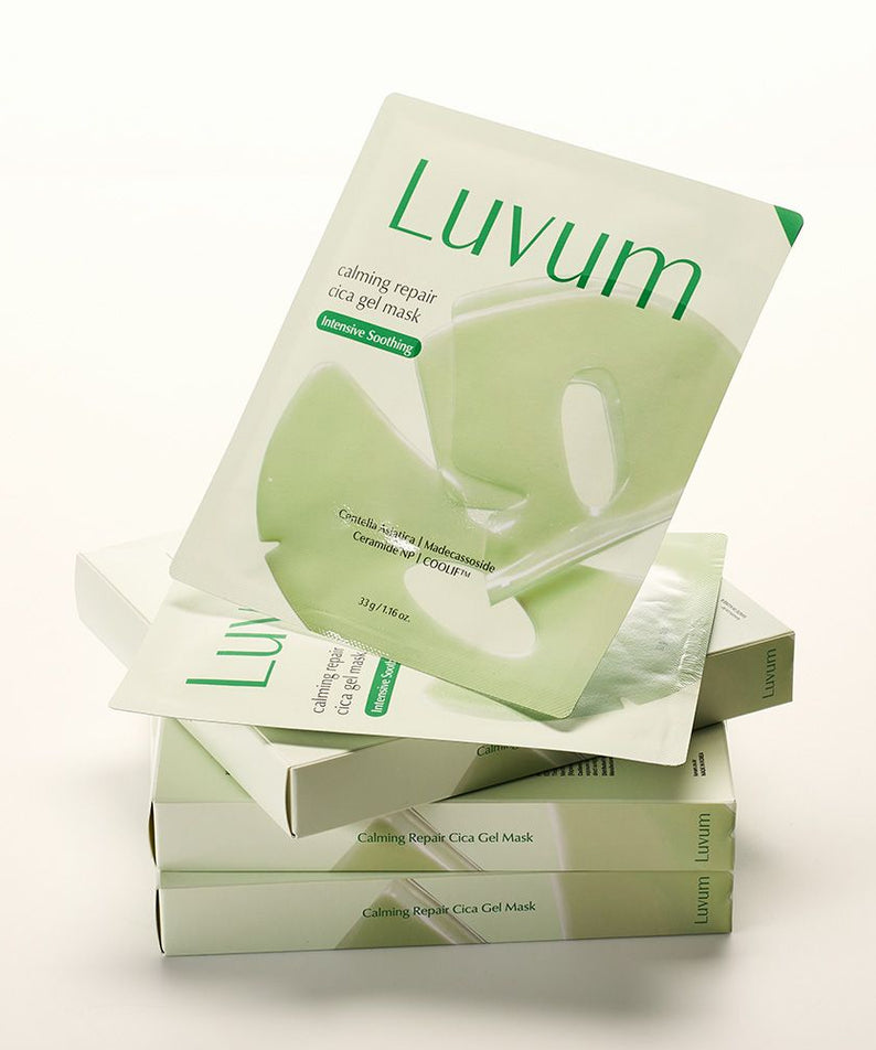 LUVUM Calming Repair Cica Gel Mask 5 Sheets : masques à la marque Luvum, empilés, fond clair, ambiance soins visage