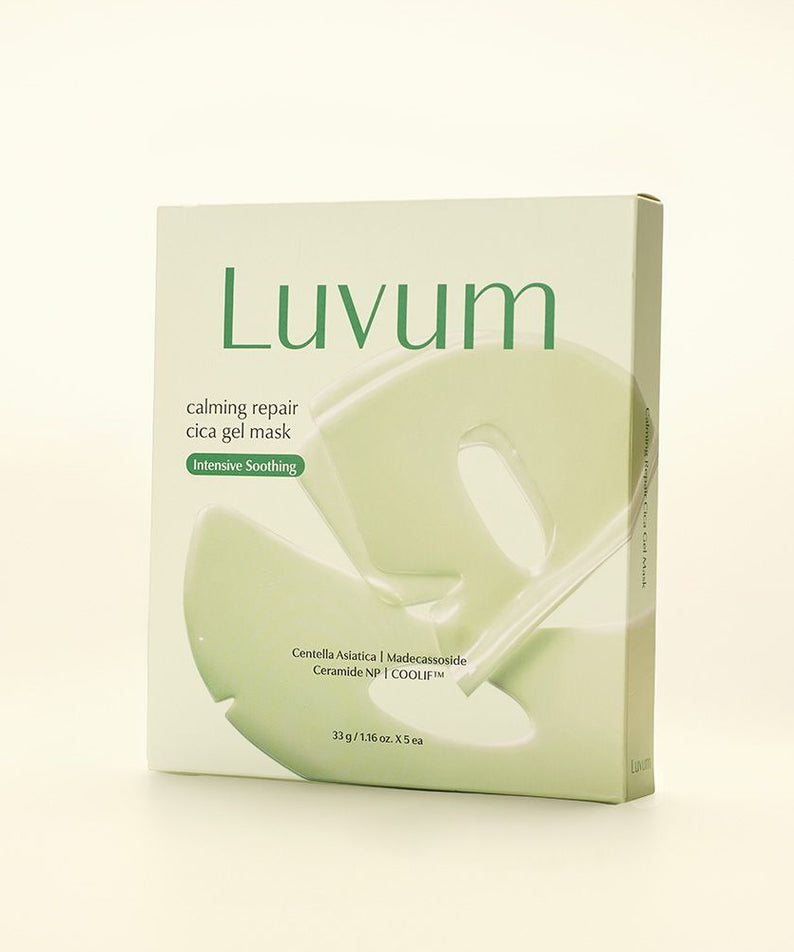 LUVUM Calming Repair Cica Gel Mask 5 Sheets, boîte verte et feuilles, sur fond clair, photo produit marque Luvum