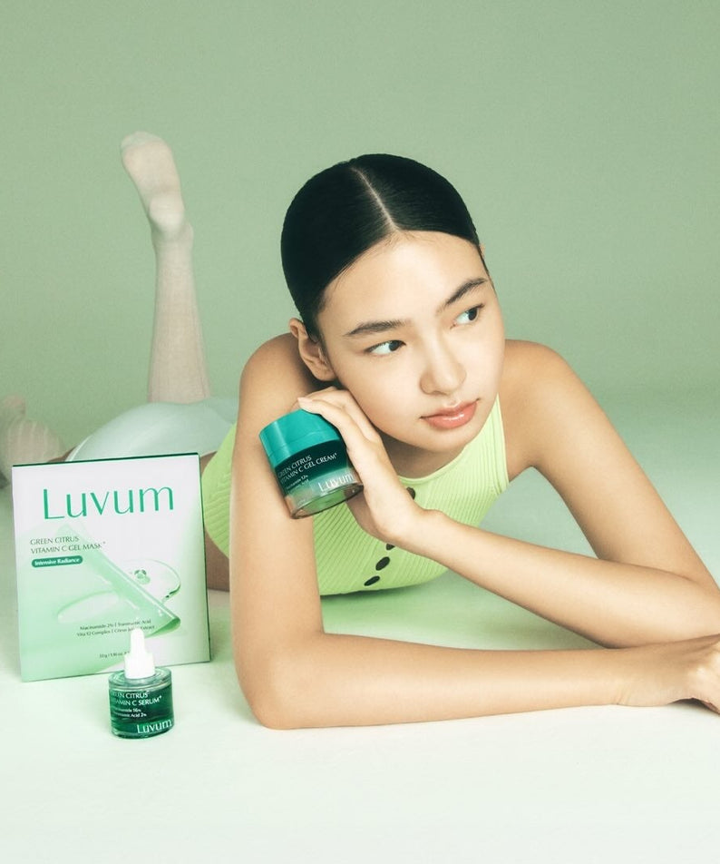 LUVUM Green Citrus Vitamin C Gel Cream Plus 50ml, marque Luvum, crème gel en contexte beauté verte, visuel produit sur fond vert.