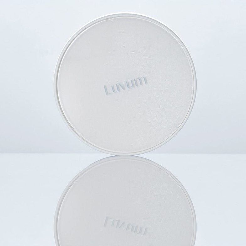 LUVUM Moisture Glow Cushion Refill Set : deux recharges rondes sur fond clair, marque LUVUM, contexte visuel maquillage.