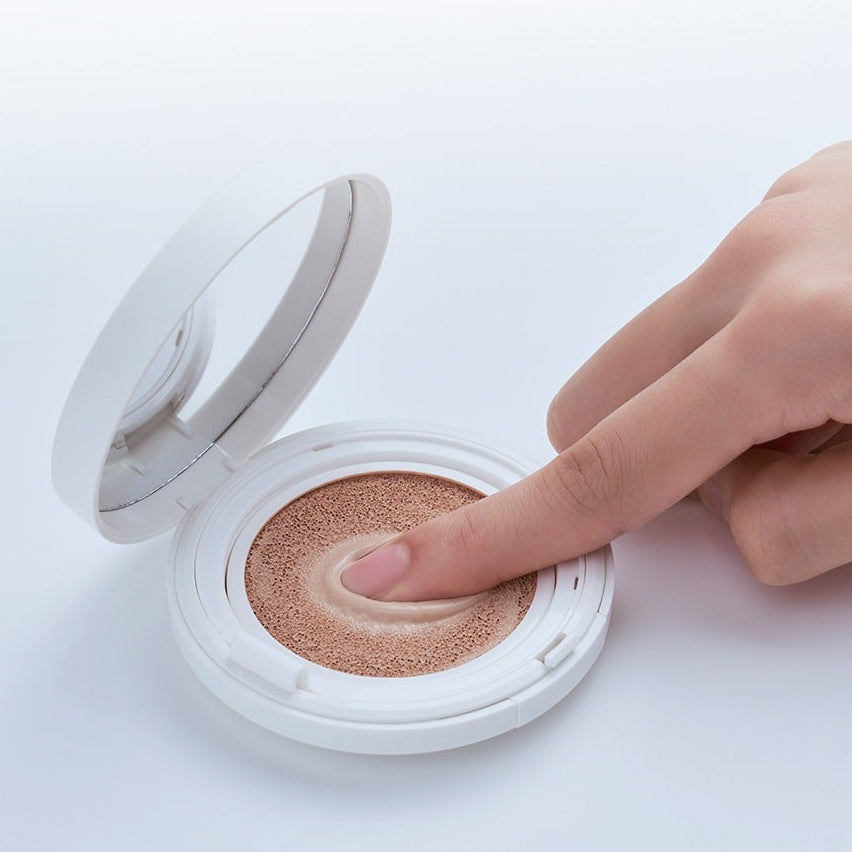 LUVUM Moisture Glow Cushion Refill Set : coussin maquillage hydratant de la marque LUVUM, recharge ouverte sur fond clair.