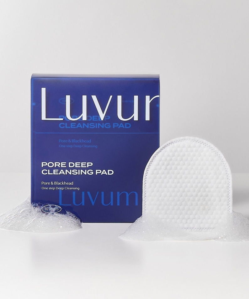Décris l'image en français : LUVUM Pore Deep Cleansing Pads 10 Sheets, marque LUVUM, disques blancs sur fond clair.
