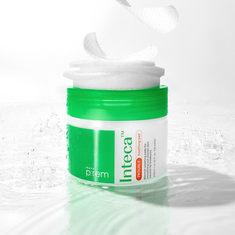 MAKE P:REM  Inteca Trouble Soothing Pads 70 sheets, pot vert et blanc sur fond blanc, effet apaisant.