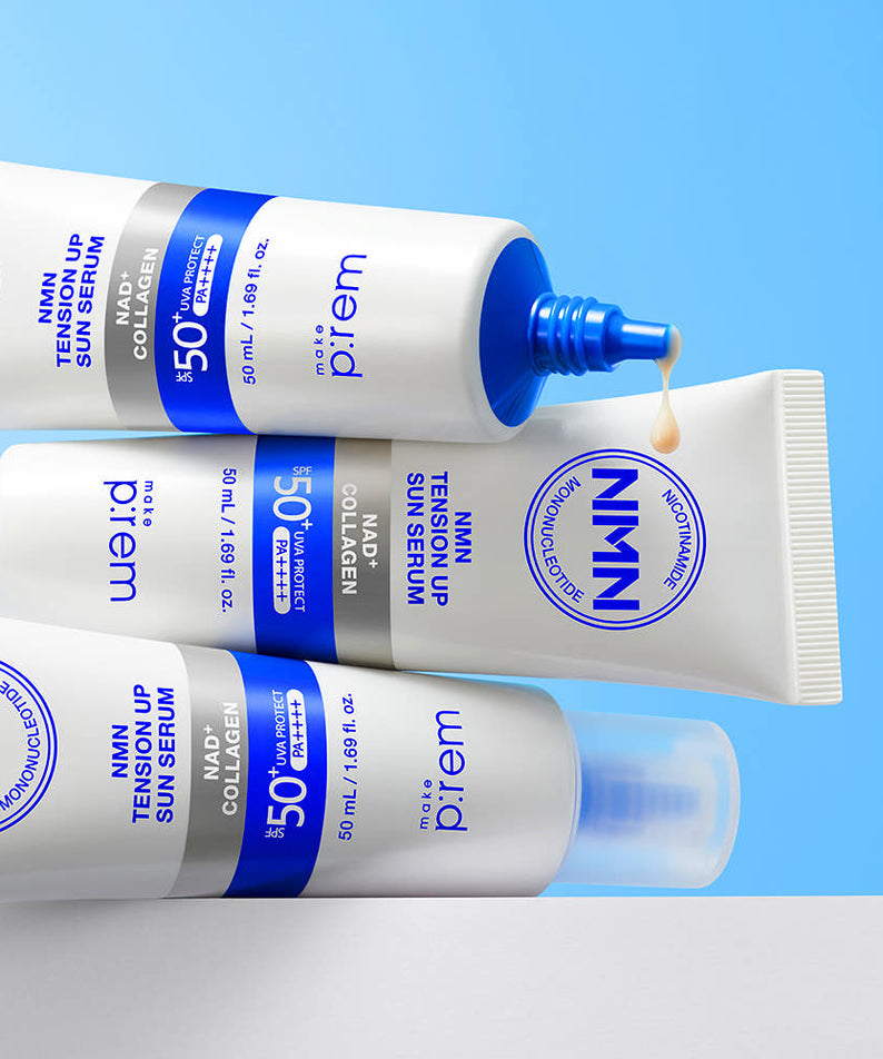 MAKE P:REM NMN Tension Up Sun Serum SPF 50+ PA++++ 50ml, tubes sur fond bleu, marque visible et contexte soleil.