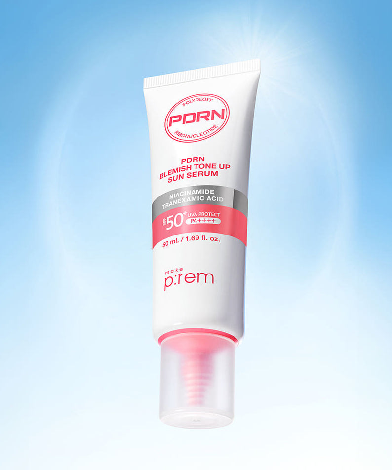 MAKE P:REM PDRN Blemish Tone-Up Sun Serum SPF 50+ PA++++ 50ml sur fond bleu ciel, tube marque PDRN