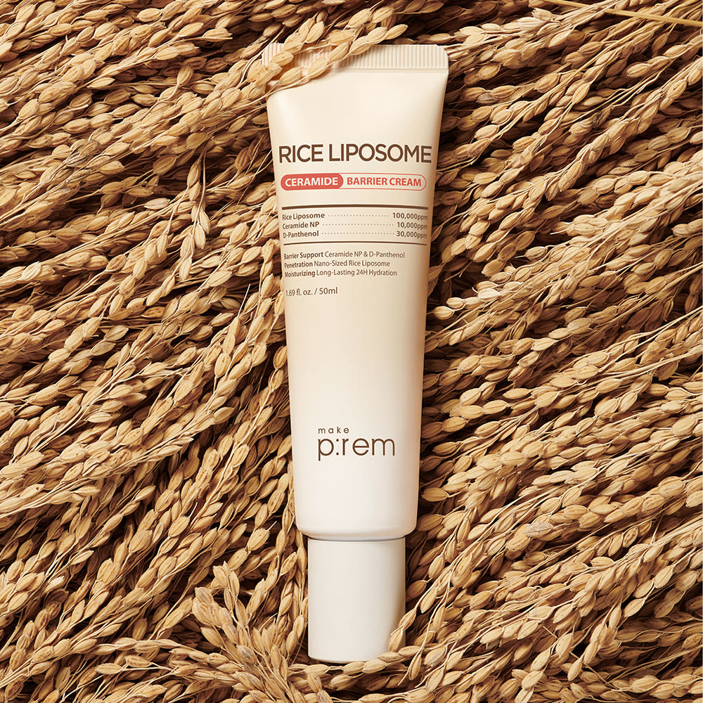 MAKE P:REM Rice Liposome Ceramide Barrier Cream 50ml de MAKE P:REM, sur un fond de grains de riz en photo produit.
