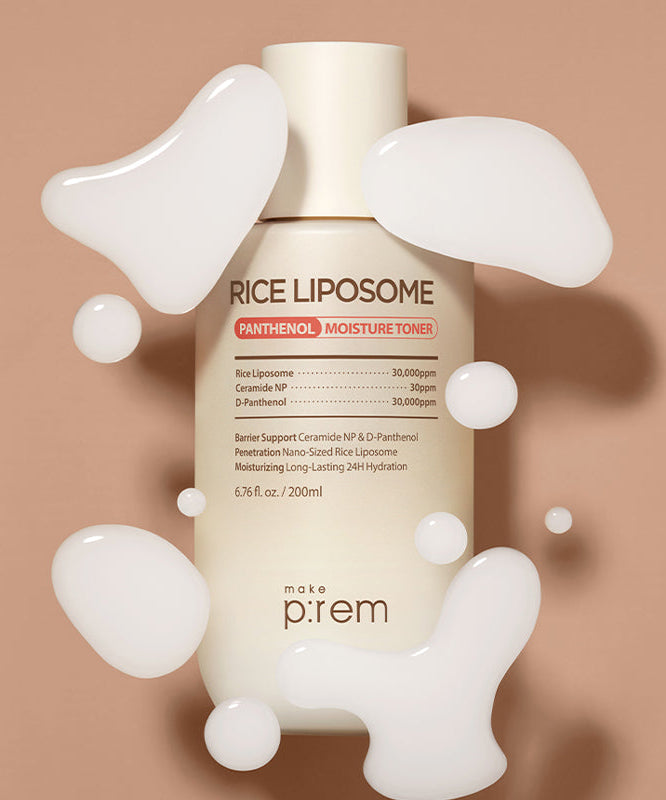 MAKE P:REM Rice Liposome Panthenol Moisture Toner 200ml, bouteille maquillage, gouttes crème sur fond beige