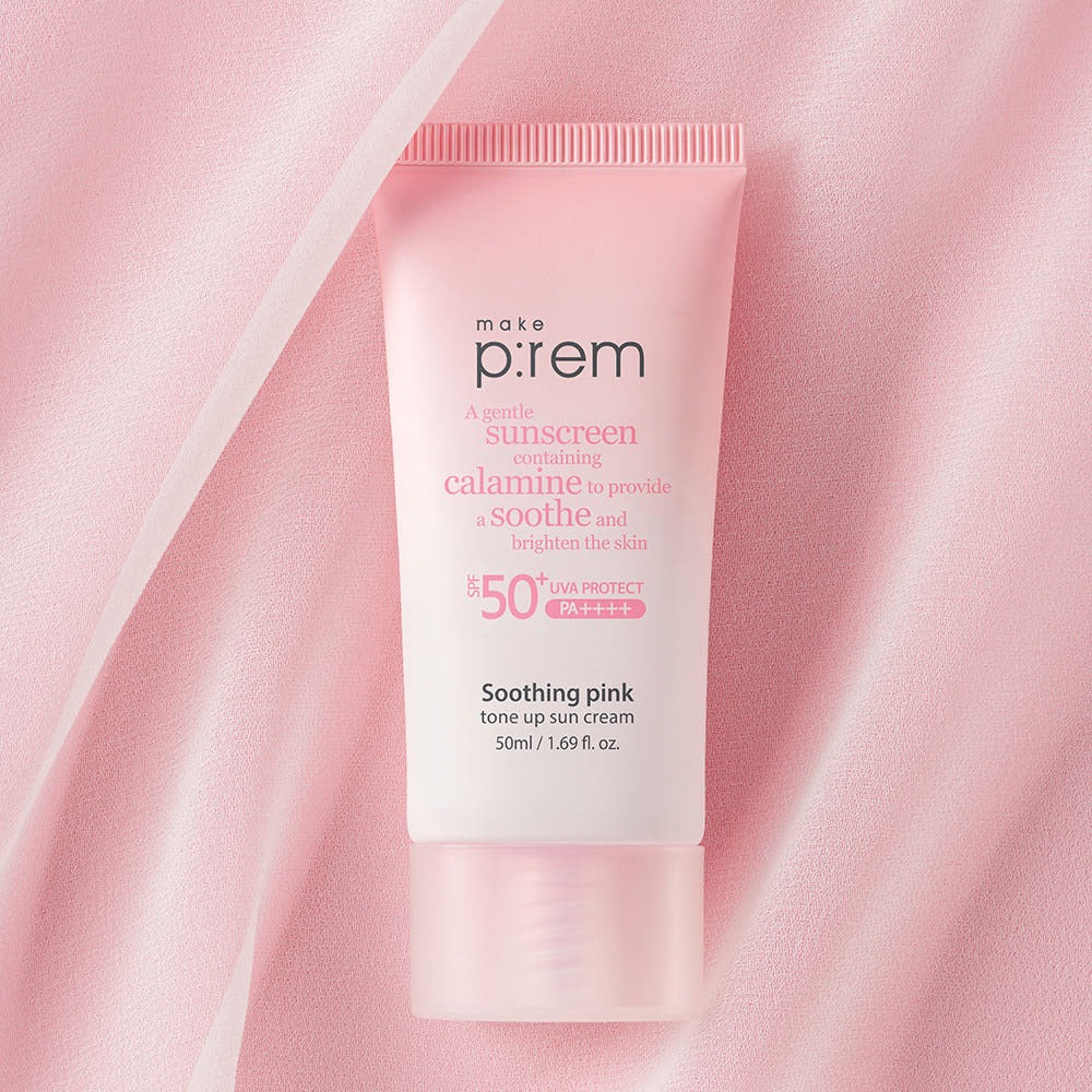 MAKE P:REM  Soothing Pink Tone-Up Sunscreen SPF 50+ PA++++ 50ml, tube sur fond rose, marque visible, peau apaisée.