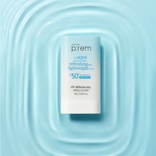 MAKE P:REM  UV Defense Me Watery Sun Stick 18g SPF50+ PA++++, stick solaire sur fond bleu, visuel produit.