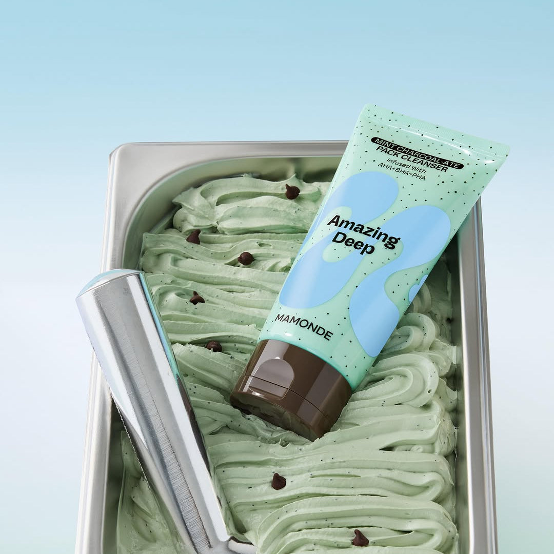 MAMONDE Amazing Deep Mint Chocolate Pack Cleanser 135g, pack vert menthe chocolat sur fond bleu ciel