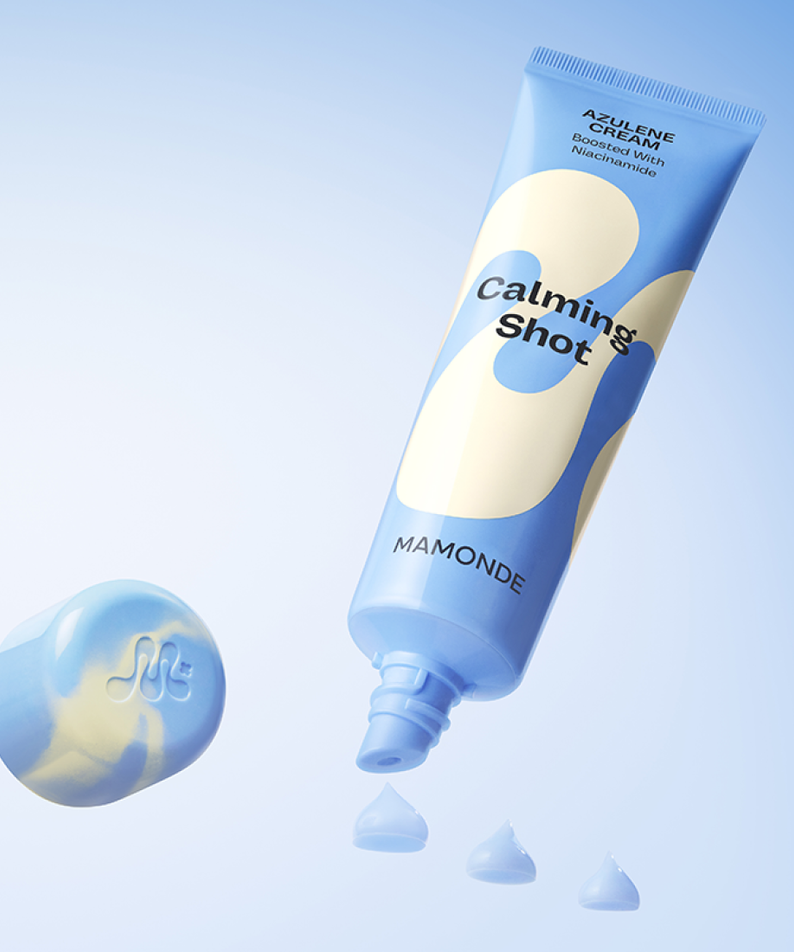 Crème apaisante MAMONDE Calming Shot Azulene Cream 60ml en tube, idéale pour soulager et hydrater la peau avec de l'azulène.