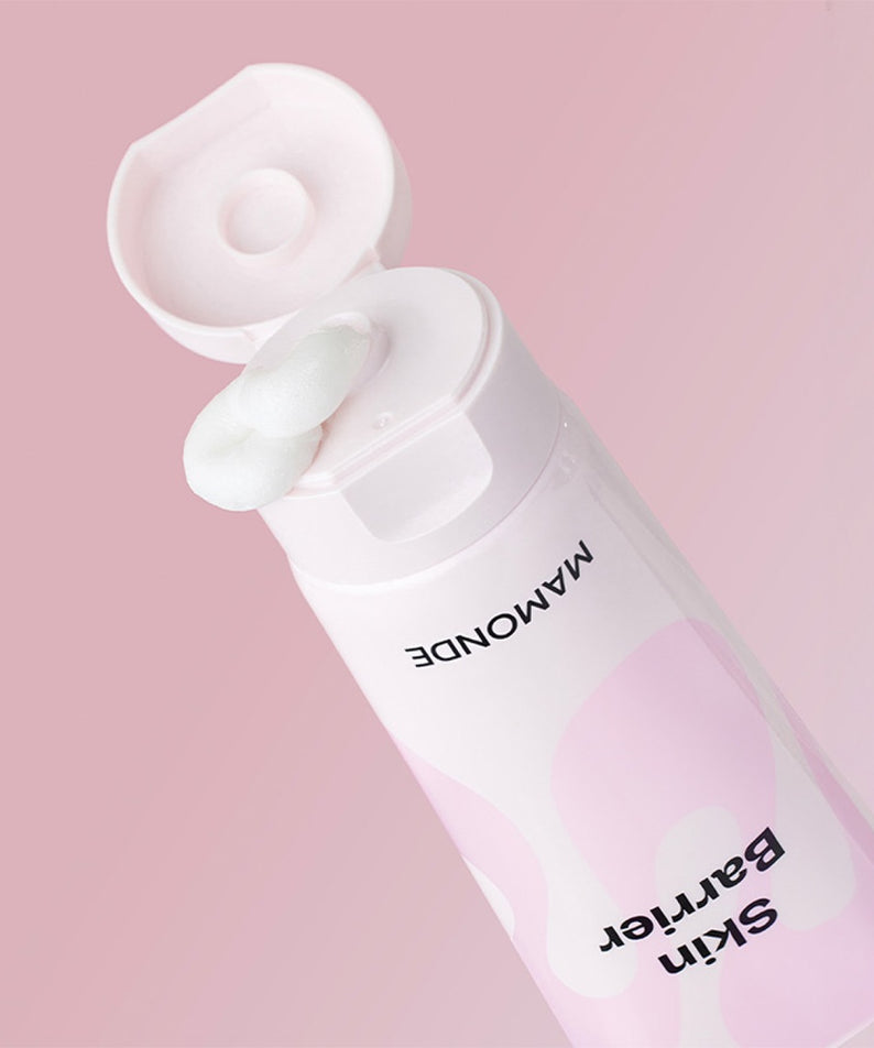 MAMONDE Ceramide Amino Foam 120g en gros plan, avec design rose et bouchon ouvert, idéal pour soins de la peau hydratants.