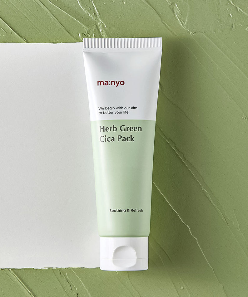 Crème apaisante MANYO Herb Cica Pack 75ml sur fond vert. Skincare coréen efficace pour rafraîchir et apaiser la peau.