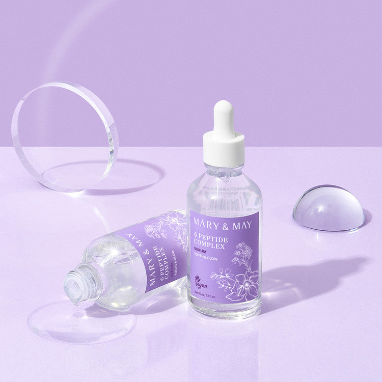 MARY&MAY 6 Peptide Complex Serum 80ml en flacon avec verre, sur fond violet, mise en scène beauté en studio
