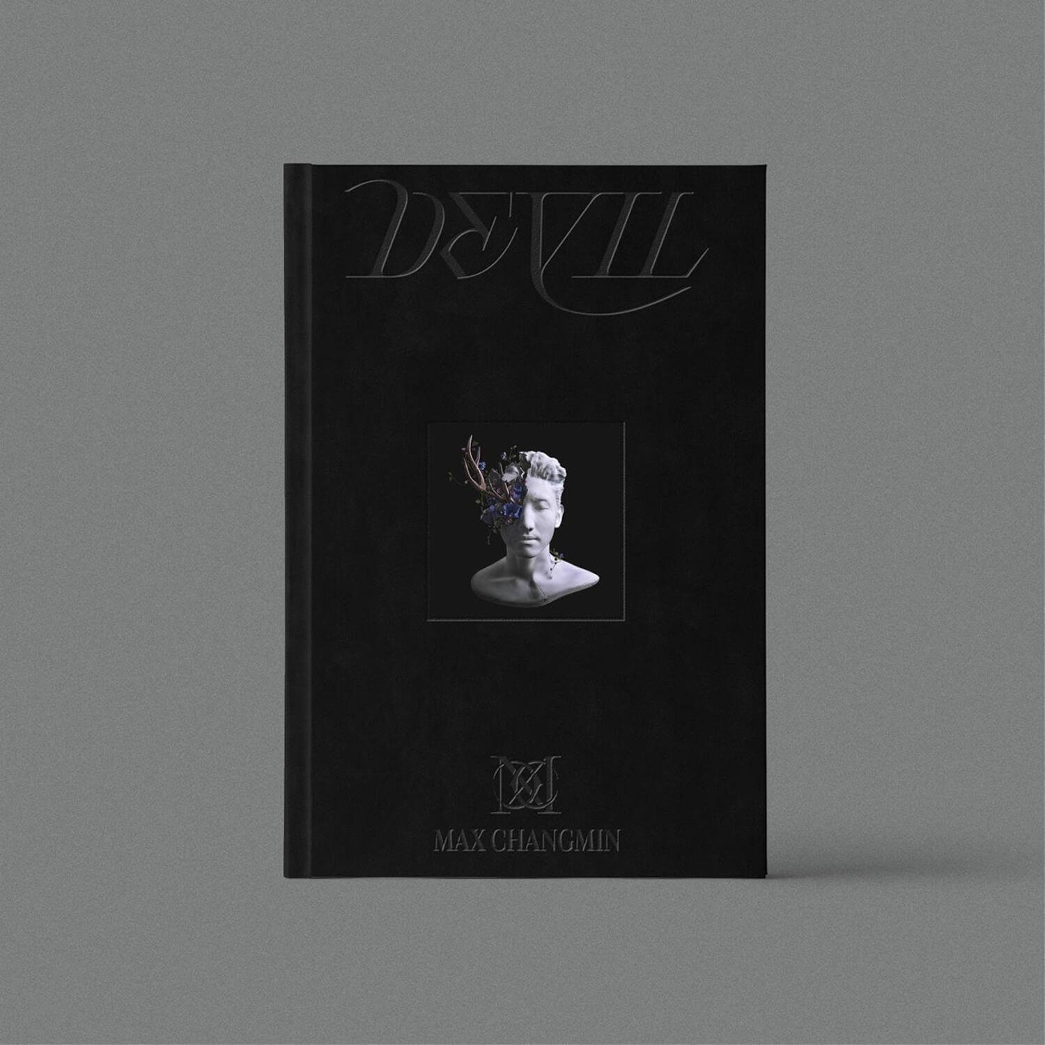MAX CHANGMIN - 2ND [Devil ] (Black Ver.) - Album Kpop : jaquette noire avec portrait, style sombre sur fond gris.