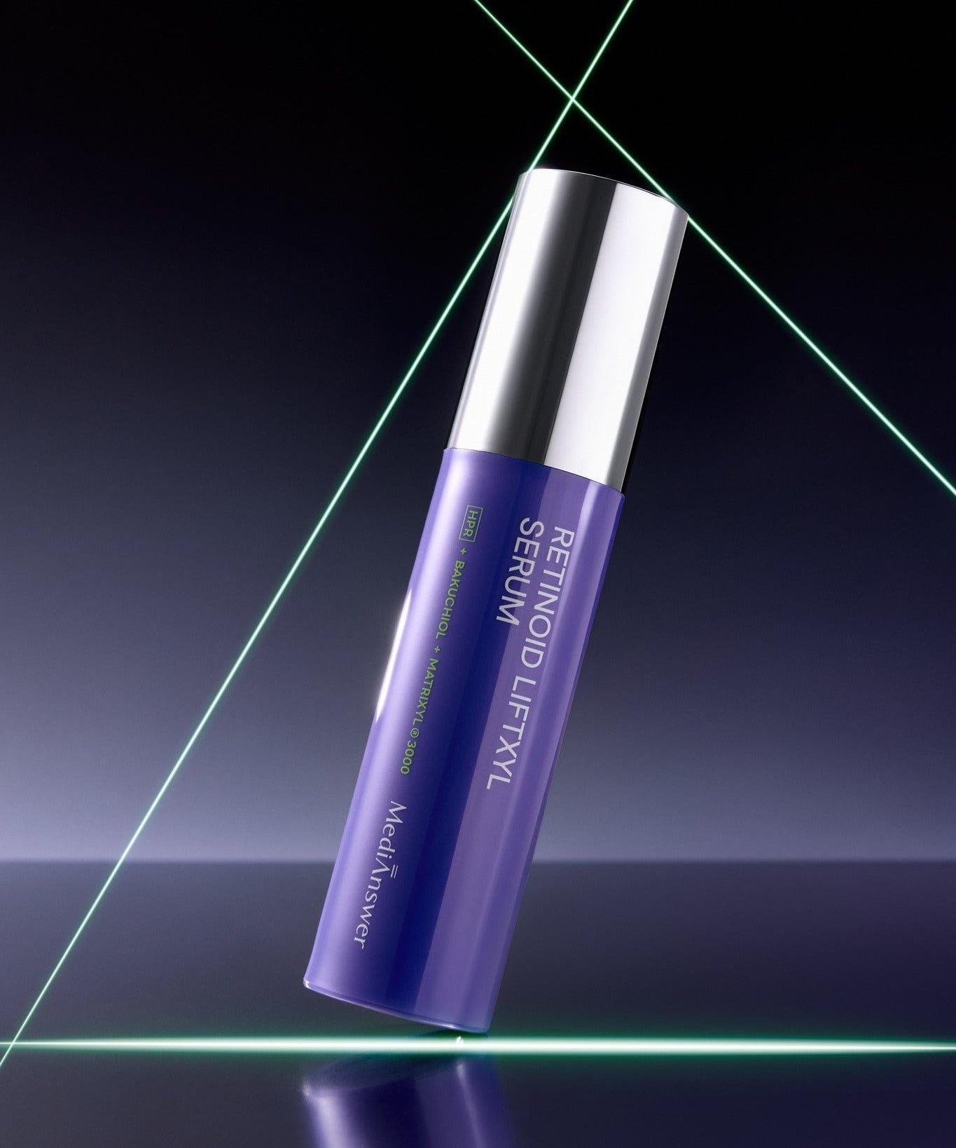 MEDIANSWER Retinoid Liftsil Serum 30ml, sérum violet de la marque MEDIANSWER, flacon sur fond futuriste vert.
