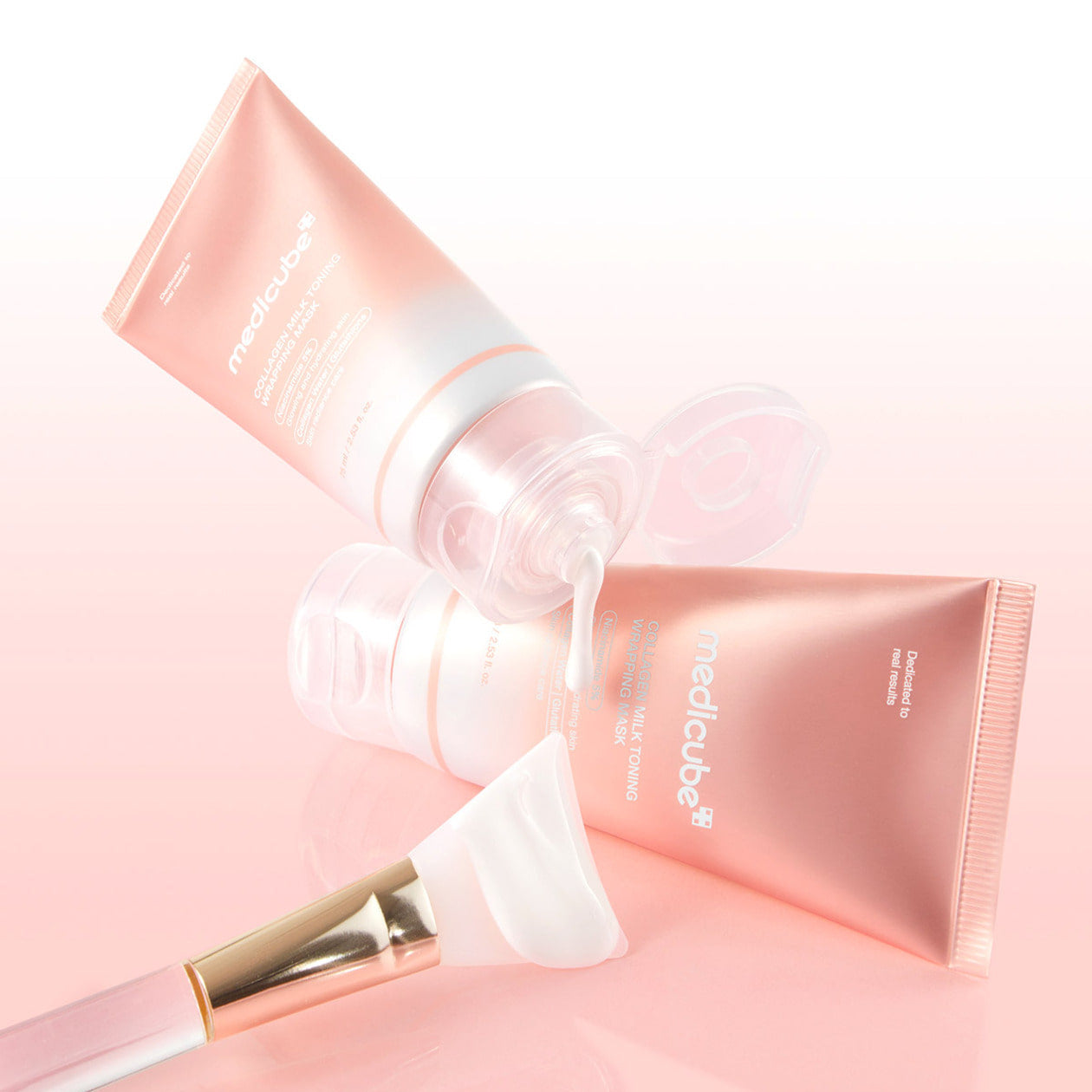 MEDICUBE Collagen Milk Wrapping Mask 80ml de la marque MEDICUBE, tube rose sur fond clair, usage cosmétique.