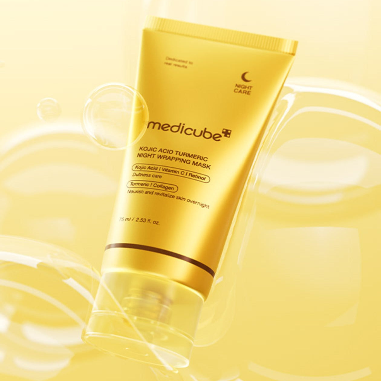 MEDICUBE Kojic Acid Turmeric Vita Wrapping Mask 75ml, marque Medicube, tube jaune sur fond crème avec bulles d’illustration.