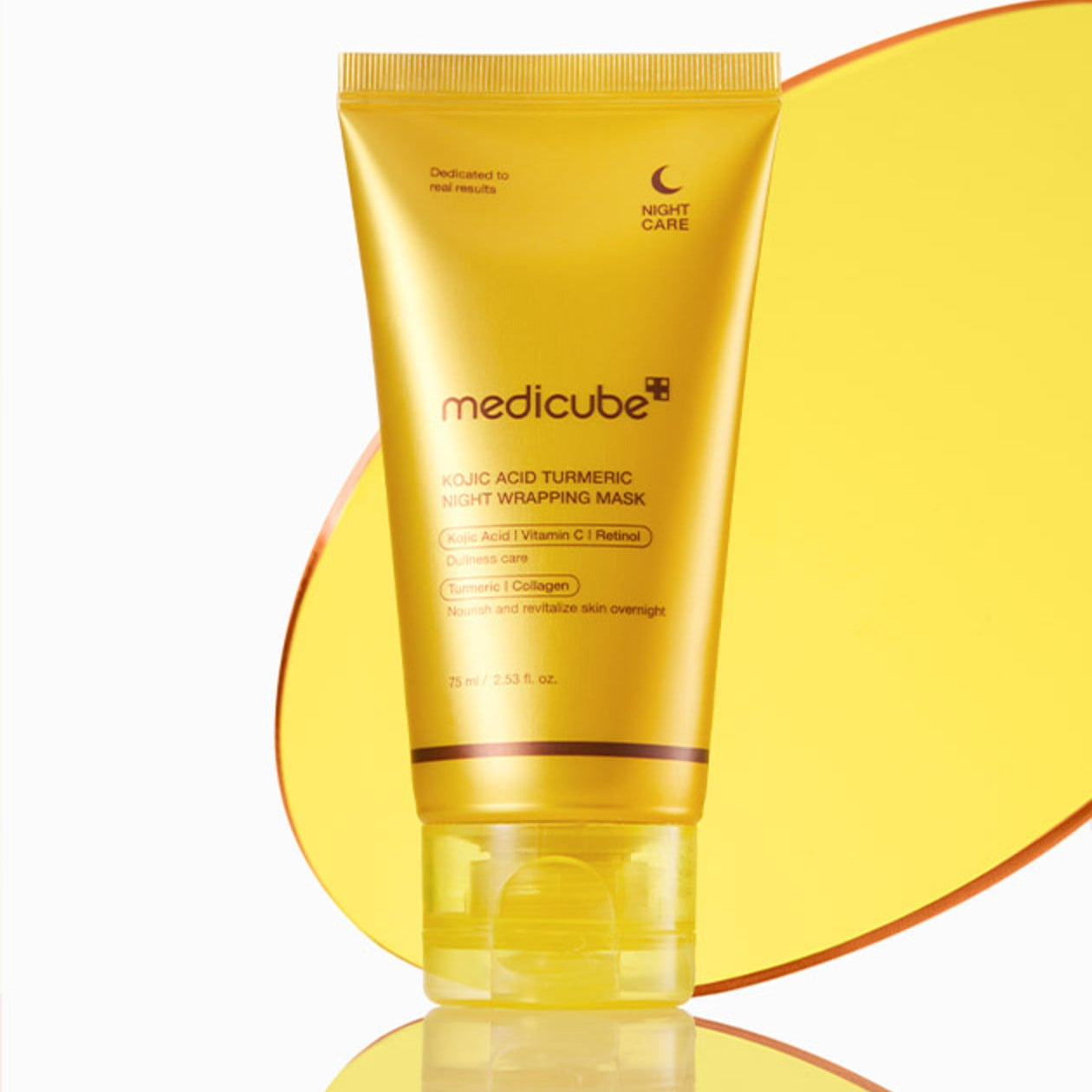 MEDICUBE Kojic Acid Turmeric Vita Wrapping Mask 75ml de medicube, tube jaune sur fond lumineux, contexte skincare