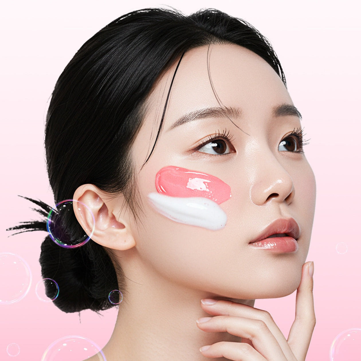 MEDICUBE PDRN Gel-To-Foam Cleanser 200ml, la marque sur gel moussant appliqué sur le visage, fond rose.
