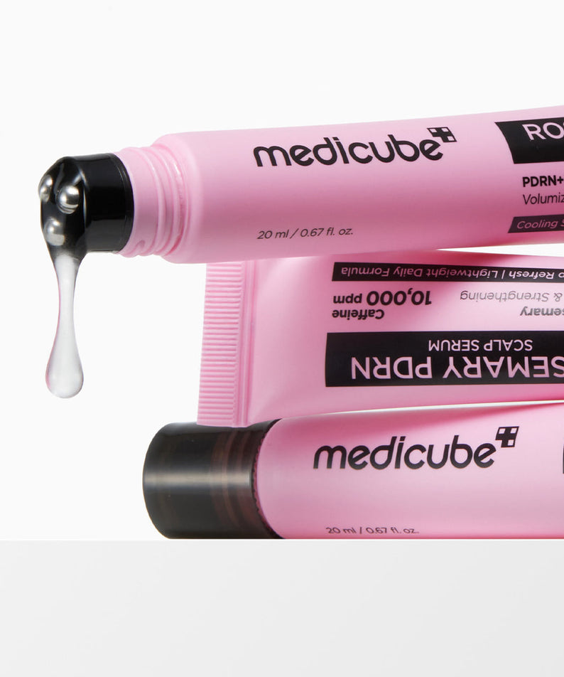 MEDICUBE Rosemary PDRN Scalp Ampoule 20ml de medicube, flacons roses sur fond blanc, vue rapprochée.
