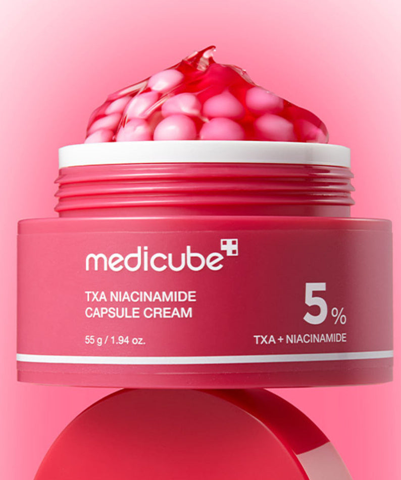 MEDICUBE Tranexamic Acid Freckle Toning Capsule Cream de la marque Medicube, pot crème sur fond rose en studio