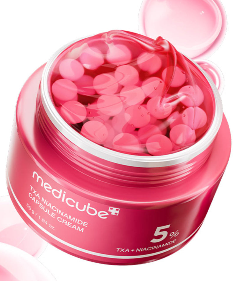 Décris l'image en français en mentionnant le produit, la marque et le contexte visuel : MEDICUBE Tranexamic Acid Freckle Toning Capsule Cream.