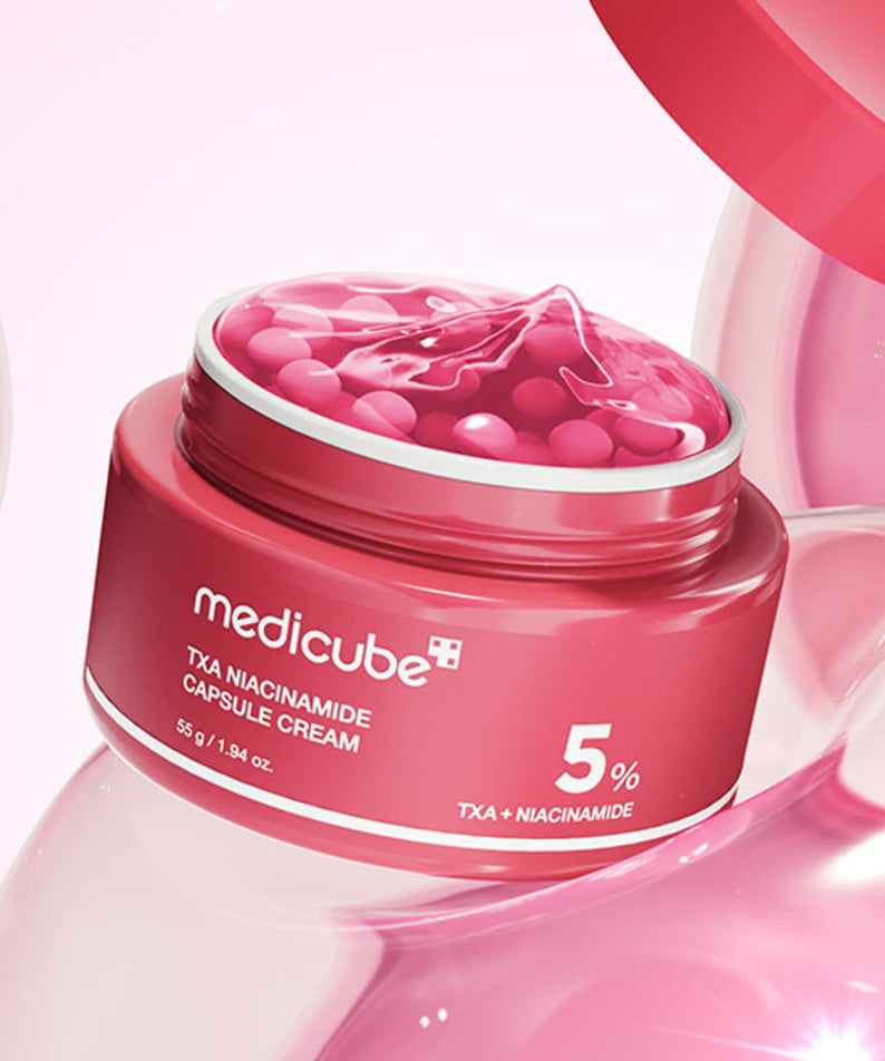 MEDICUBE Tranexamic Acid Freckle Toning Capsule Cream Mediacube crème tonique pour taches, pot rouge sur fond rose visuel