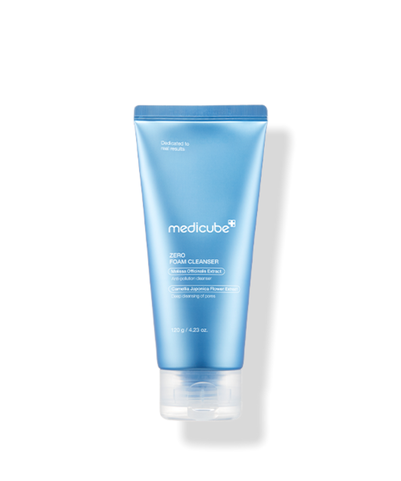 MEDICUBE Zero Foam Cleanser 120g de la marque Medicube, tube bleu sur fond noir, produit soin visage