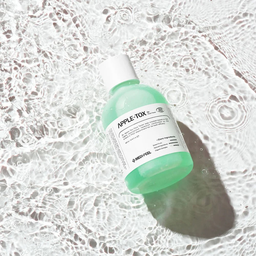 MEDIPEEL Dr.Apple Tox Pore Toner 500ml de marque MEDIPEEL sur fond mousseux, flacon vert en contexte skincare.
