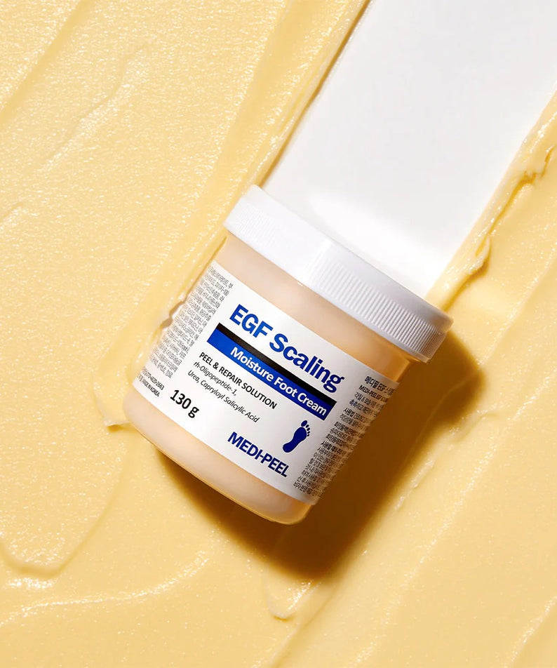 MEDIPEEL EGF Scaling Moisture Foot Cream 130g sur texture jaune, vue produit, marque visible et crème pour les pieds