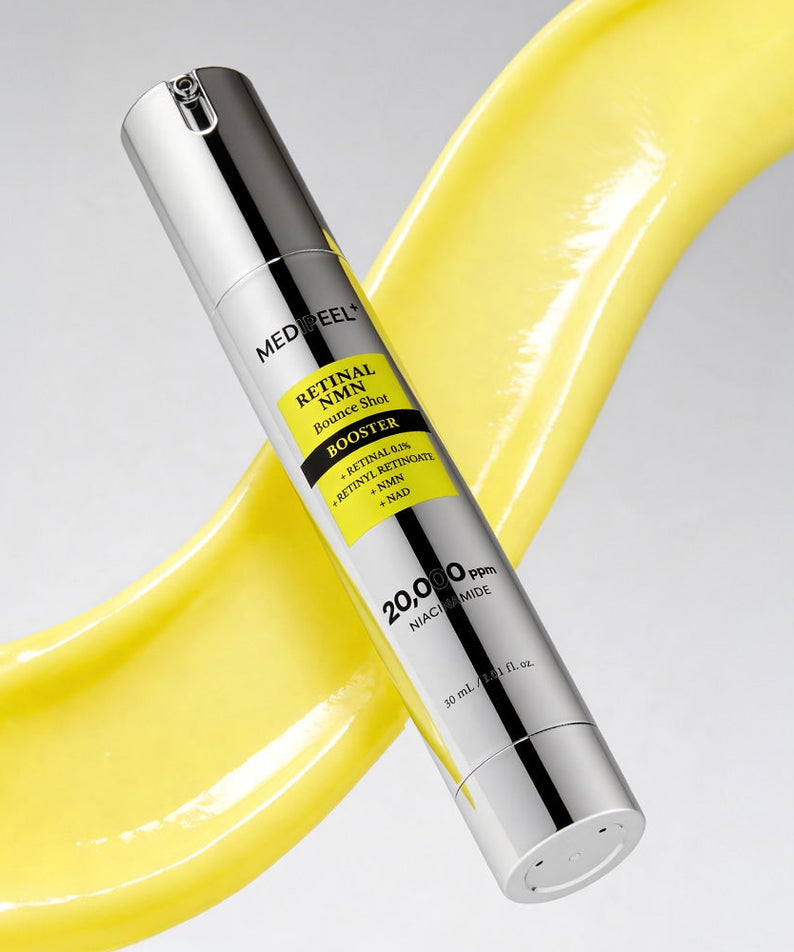 MEDIPEEL Retinal NMN Bounce Shot Booster 30ml sur fond blanc, présenté avec flacon et vague jaune brillante.