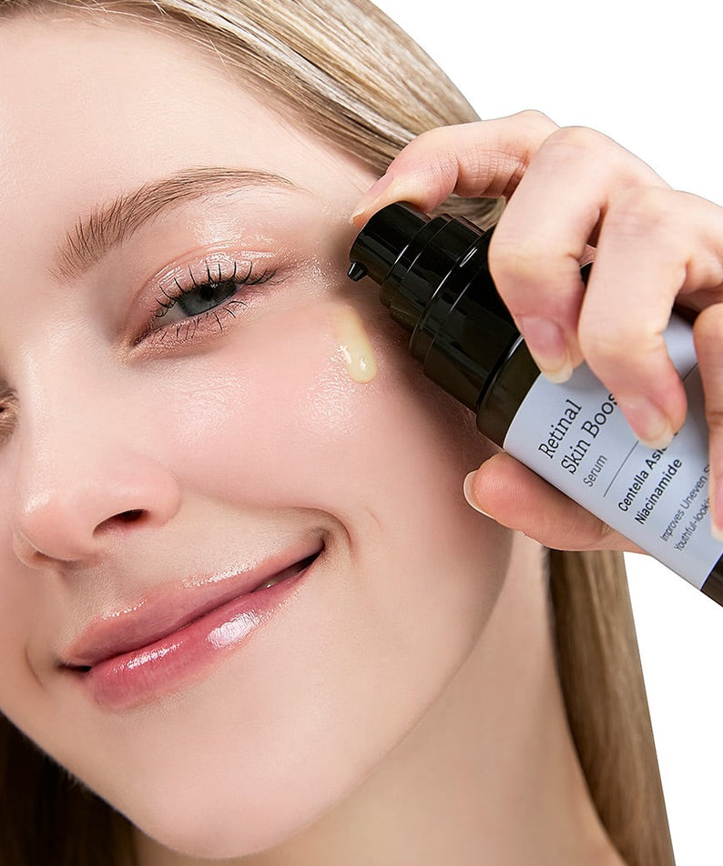 MEDITHERAPY Retinal Skin Booster Serum 150ml : application sur peau du visage, sérum anti-âge en flacon, fond blanc