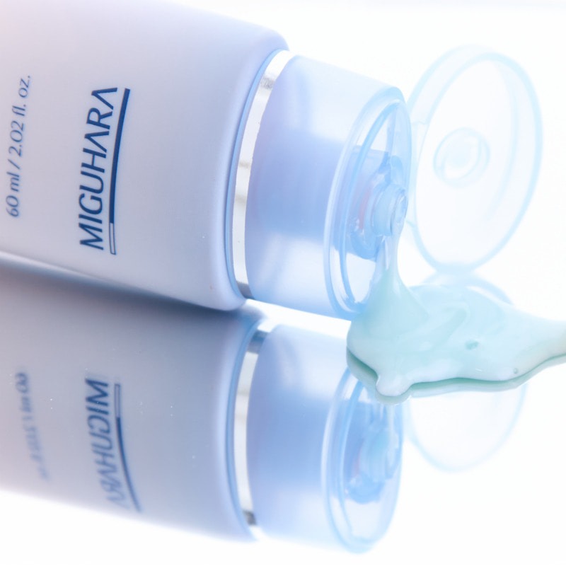 MIGUHARA Aqua Refresh Relief Peel Off Mask Pack 60ml de la marque MIGUHARA, crème bleue sortant du flacon, visuel maquillage soin