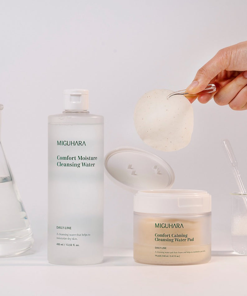 Décris l’image en français en mentionnant le produit, la marque et le contexte visuel : MIGUHARA Comfort Calming Cleansing Water Pads 70 Sheets