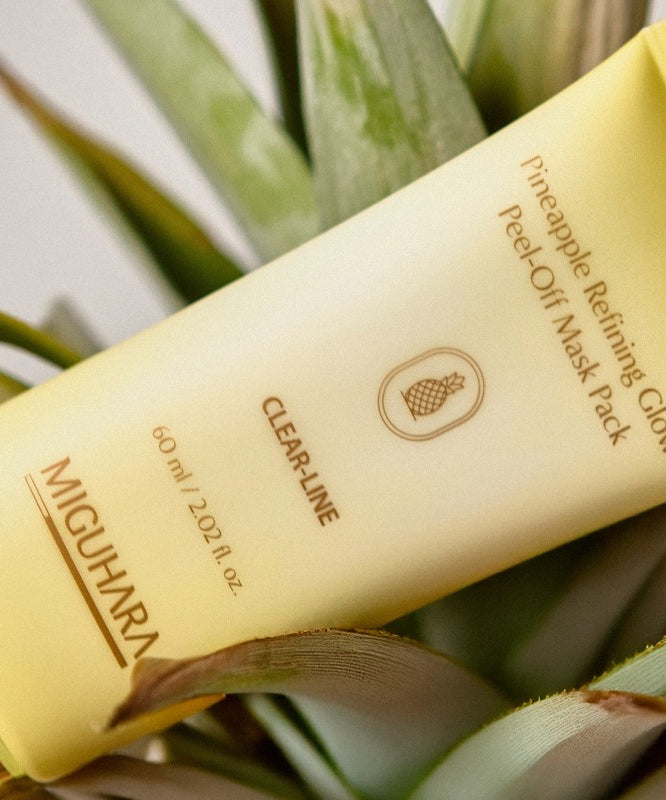 MIGUHARA Pineapple Refining Glow Peel Off Mask Pack 60ml de la marque, sur fond d’ananas et aloé en gros plan
