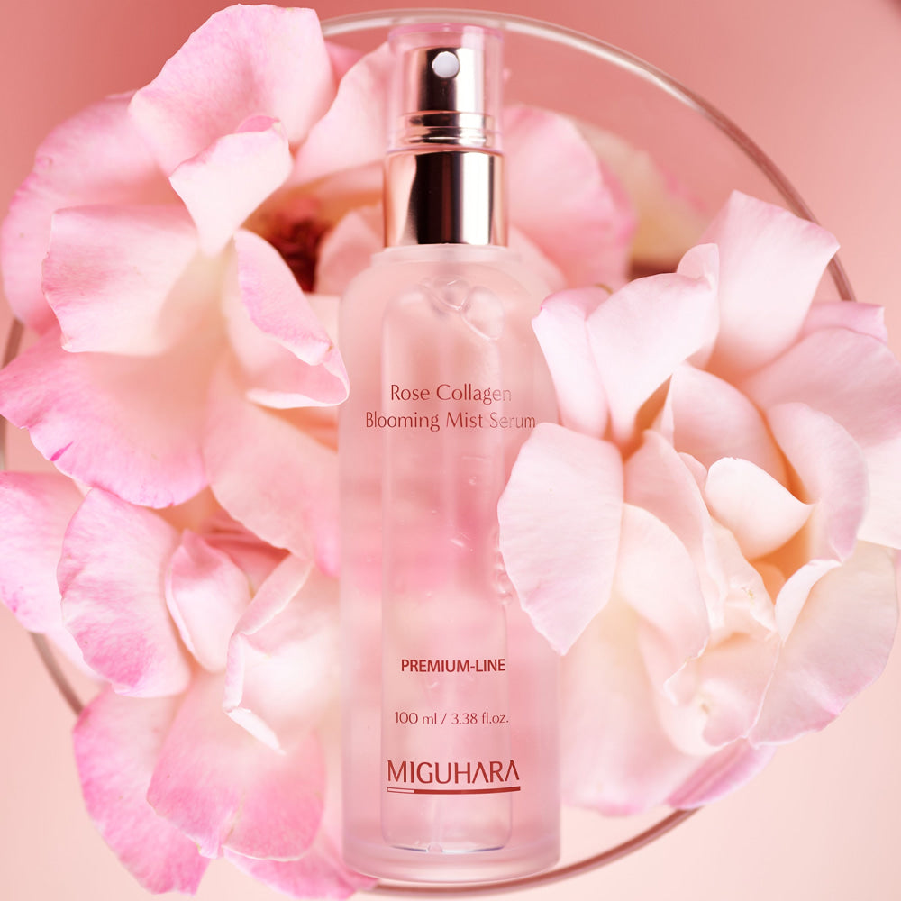 MIGUHARA  Rose Collagen Blooming Mist Serum 100ml, brume visage rose collagène sur pétales, flacon lumineux sur fond rose.