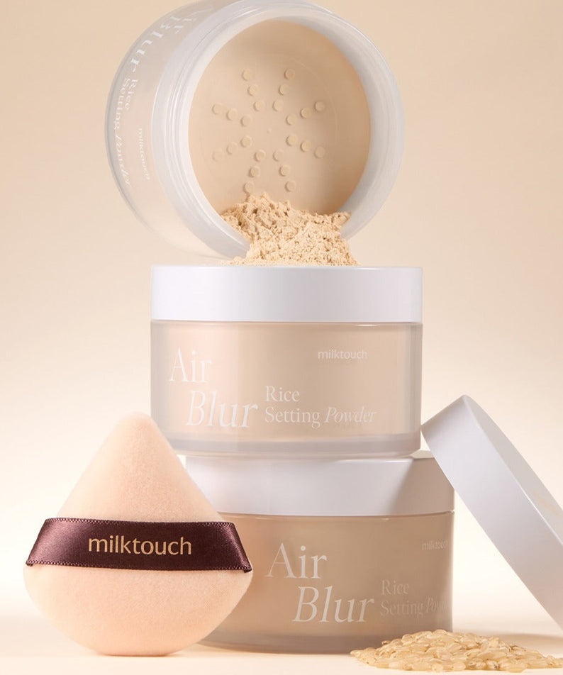 MILK TOUCH Air Blur Rice Setting Powder, marque milktouch, poudre de riz finée et flacon ouverts, maquillage visage en studio