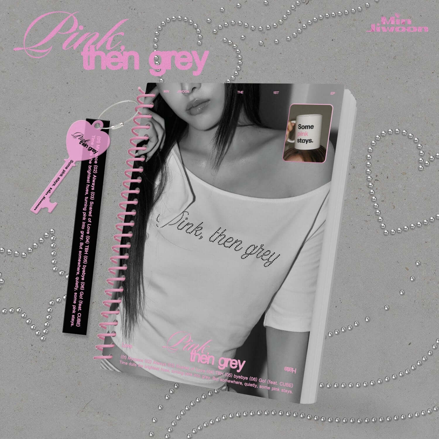 MIN JIWOON - [Pink, then grey] - Album Kpop, visuel rose et gris avec photo fan de la chanteuse sur fond strass.