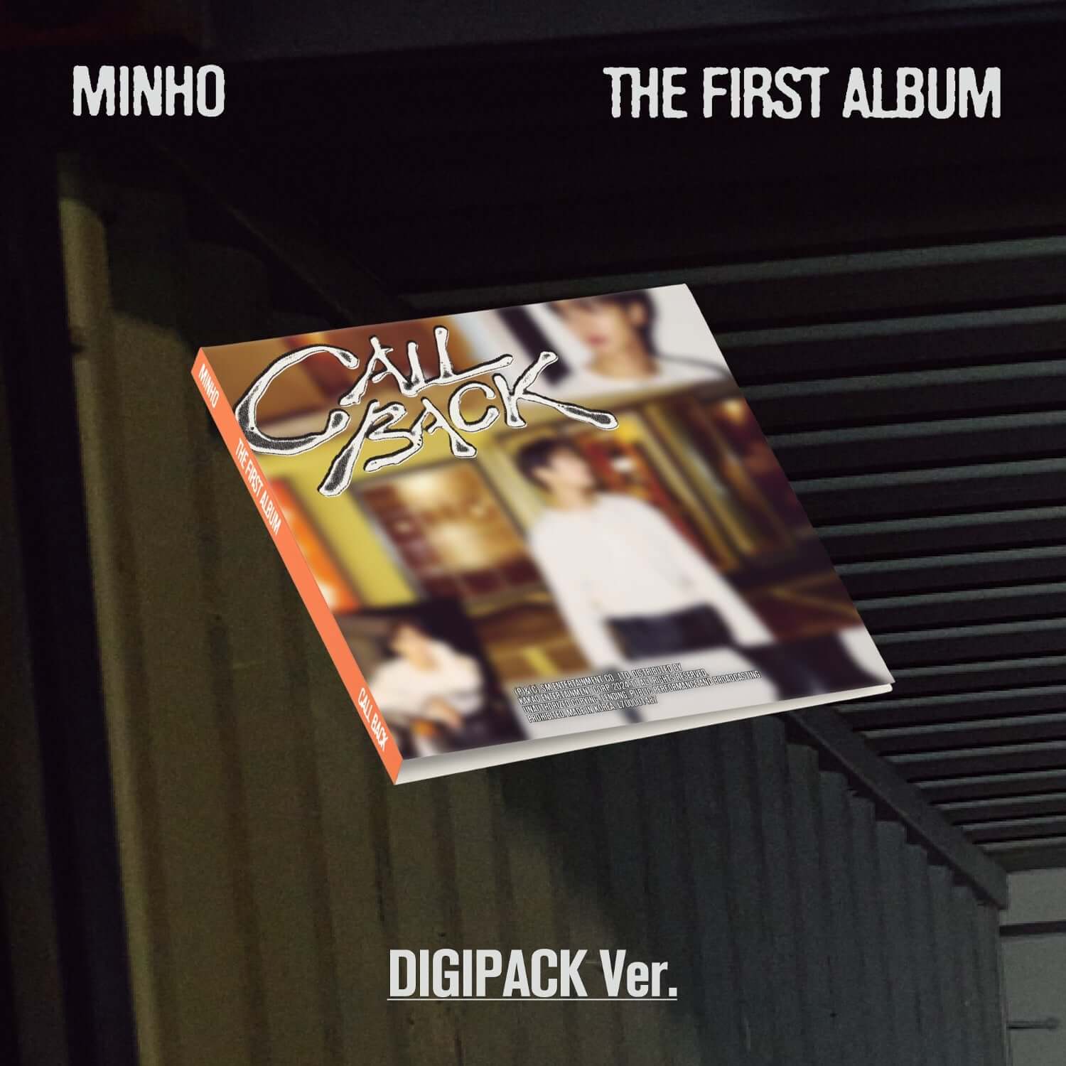 MINHO - 1st Album [CALL BACK] (Digipack Ver.) - Album Kpop : digipack affiché sur un banc, titre “CALL BACK” visible.