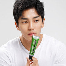 MIP Minam Cream Clear Solution Cica Cream For Sensitive Skin 50ml, MIP, homme tenant le tube vert, crème apaisante
