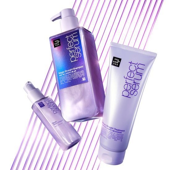 MISE EN SCENE Perfect Magic Straight Serum Treatment 230ML : flacons et tube violets, fond rayé, marque Mise en Scène