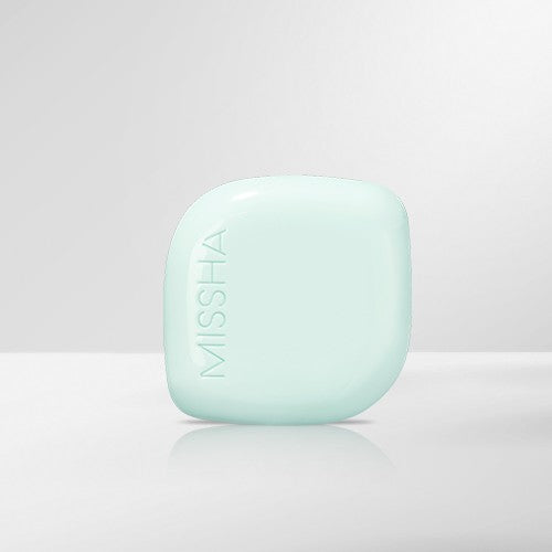 MISSHA  Layering Fit Fine Phytomucin Serum Cushion Mini : sérum cushion mini vert menthe sur fond clair.