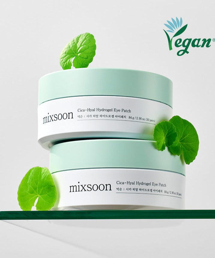 MIXSOON Cica Hyal Hydrogel Eye Patch 60 Sheets, marque MIXSOON, pack sur fond clair avec feuilles et logo VÉGAN.