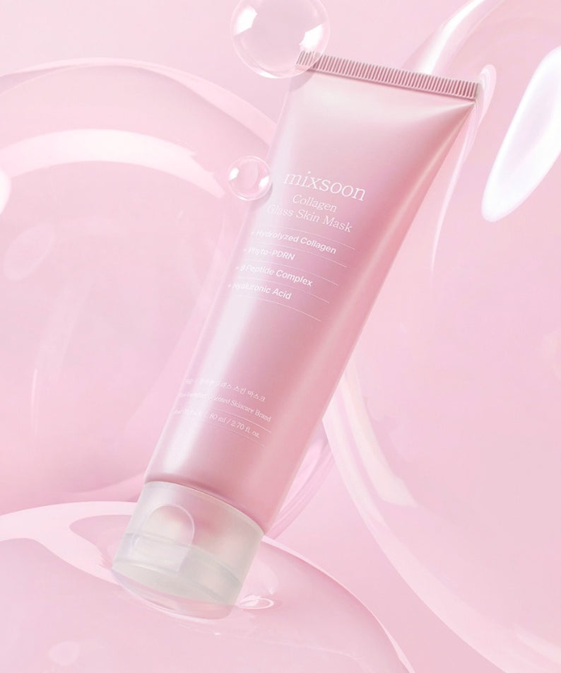 MIXSOON Collagen Glass Skin Mask 80ml, tube rosé en contexte spa, éclaboussures et bulles sur fond pastel
