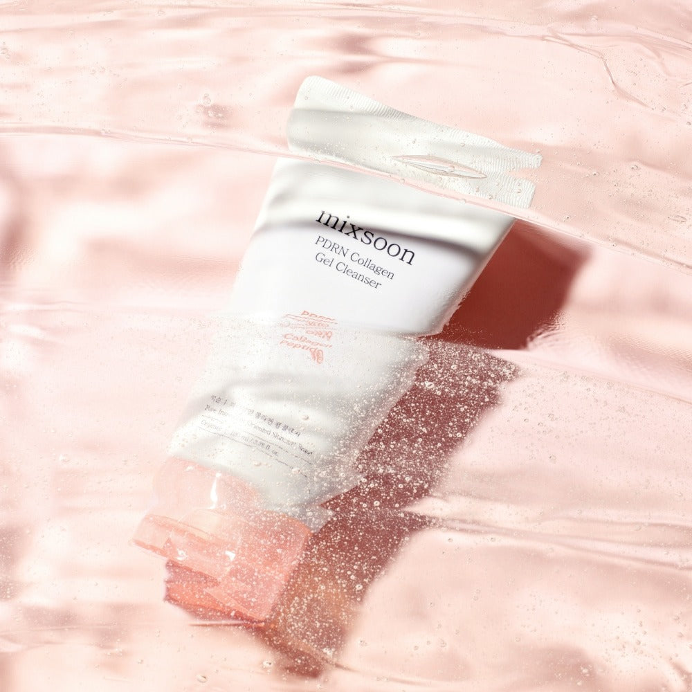 MIXSOON PDRN Collagen Gel Cleanser 100ml : gel nettoyant de la marque Mixsoon sur fond rose, flacon en gros plan.